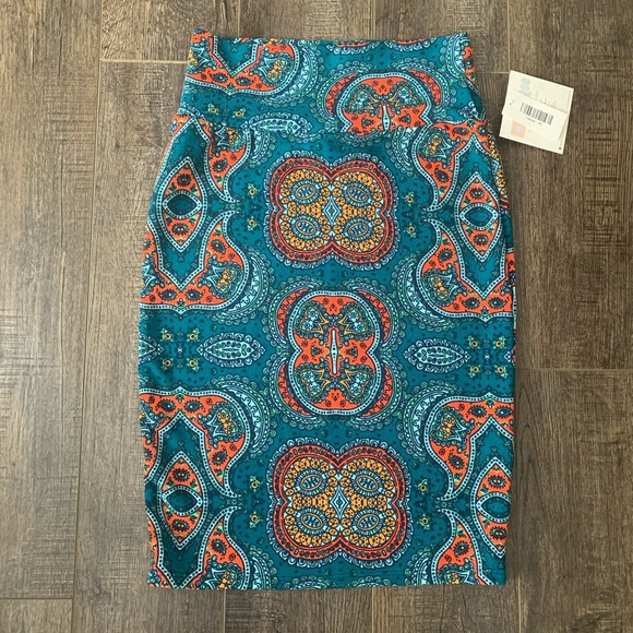 Dresses & Skirts - NWT Lula Roe Pencil Skirt